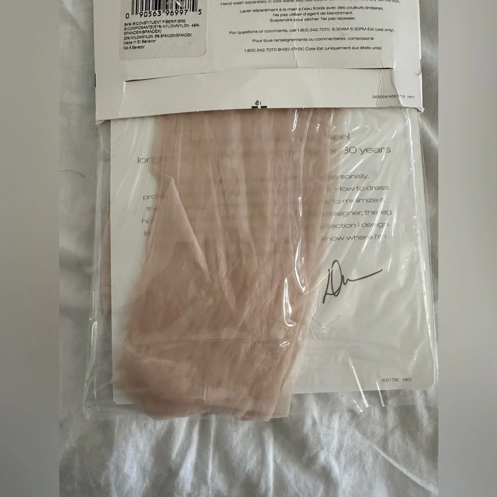 Donna Karan pantyhose‎
